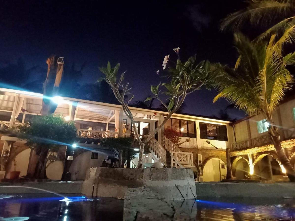 Sunbloom Beachfront Hotel And Restaurant Zambales Sinabacan Exterior photo